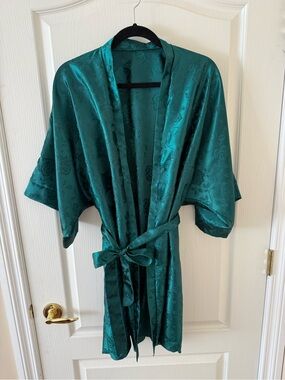 NO BRAND | Vintage emerald green satin-feel floral kimono robe size o/s